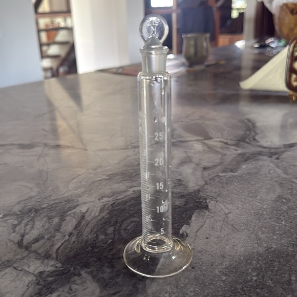 COPY - Pyrex 250 ml Graduated Mixing Cylinder with 13K Glass Pennyhead Stopper - Picture 2 of 12